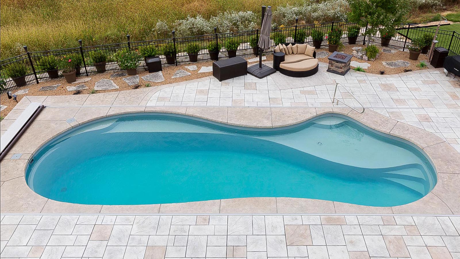 choose a fiberglass pool